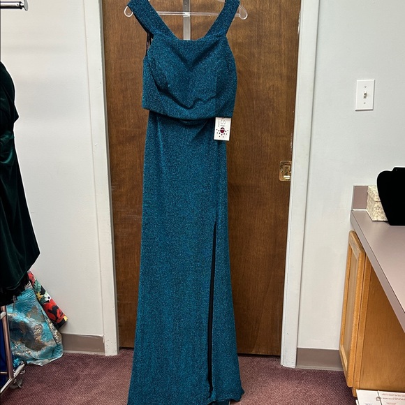 Splash NWT size 8 Teal Evening Gown formal dress - Picture 1 of 6